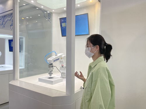 我們一同走過的這些年 京津冀協同發展網絡大V線下走訪活動走進新區企業，聚焦智能工業門